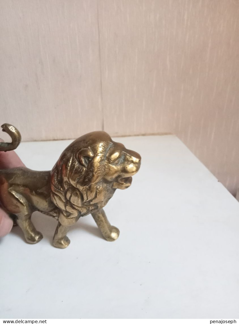 Sculpture Lion Ancien En Bronze Doré Hauteur 10 Cm X 12 Cm - Brons