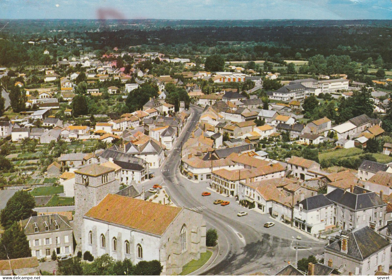 MONCOUTANT. - Vue Générale Aérienne. L'Eglise Et Le Centre Du Bourg - Moncoutant