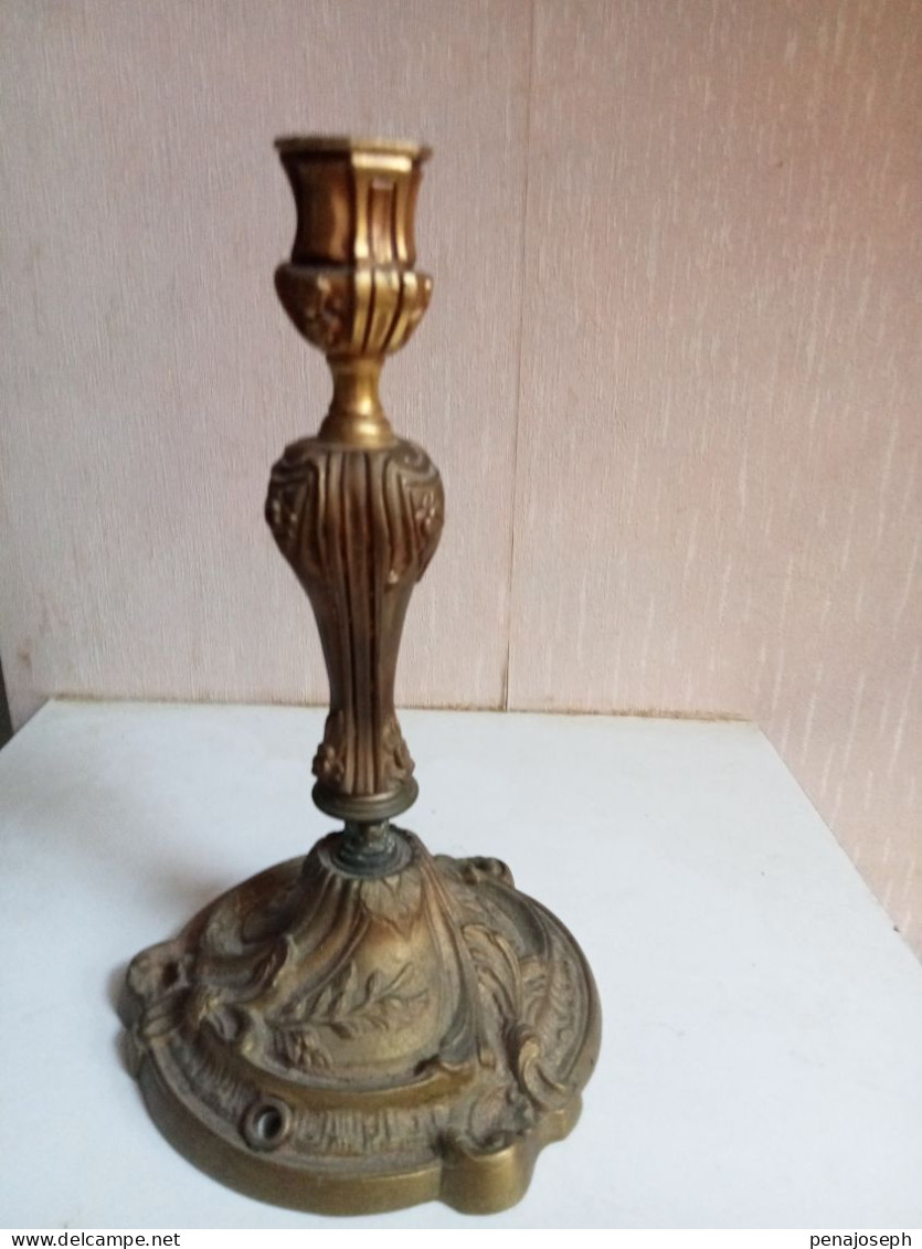 Ancien Bougeoir Bronze Doré Transformé Pour Lampe Hauteur 23 Cm - Bronzen