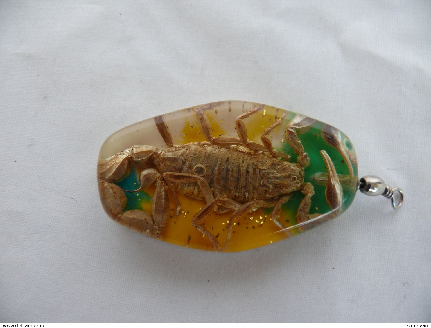 REAL GOLD SCORPION GLOW LUCITE NECKLACE PENDANT INSECT JEWELRY TAXIDERMY #1851 - Colgantes