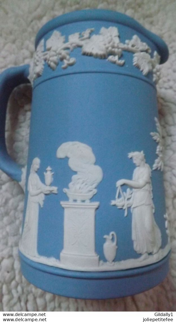 Magnifique Pichet En Faïence De Wedgwood.  1953.  Made in England.  - (Grand modèle)