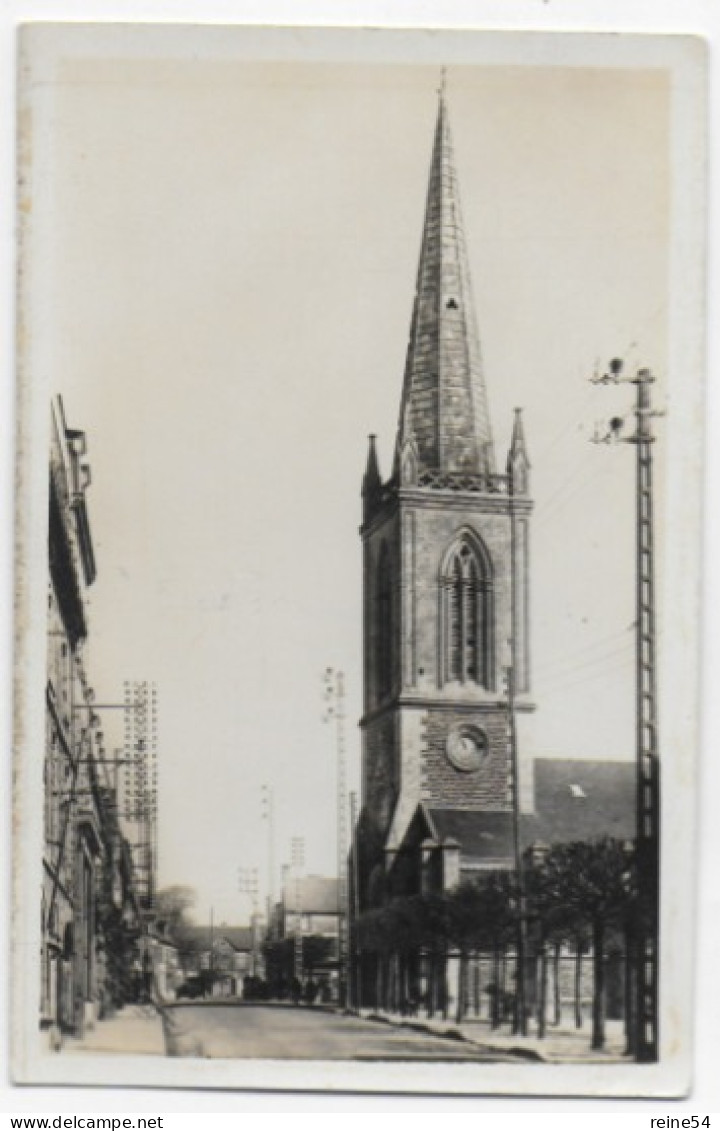 50 BREHAL (Manche) Rue Et Place De L'Hôtel De Ville Circulé 1948  Edit. Boizard N° 2152 (église) - Brehal