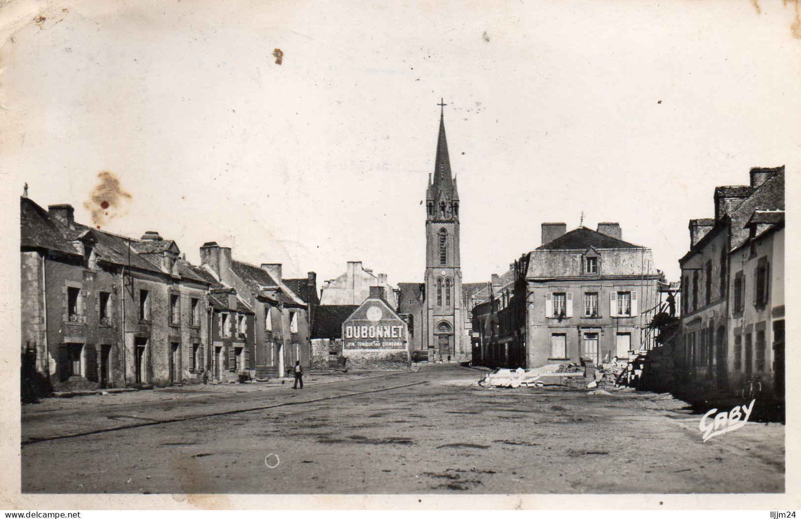 - Place Des Puits - (C1634) - Questembert