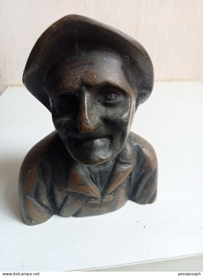 Cloche En Bronze Figurine Du XIXème Hauteur 11 Cm X 9 Cm - Campanas