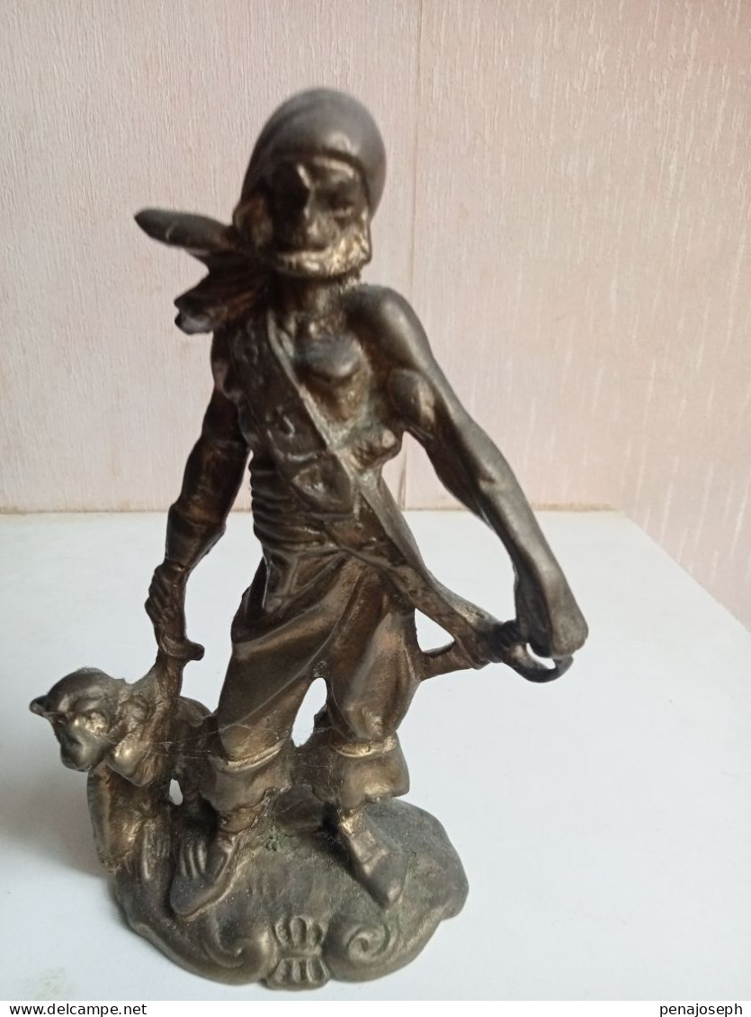 Statuette En Bronze Doré Pirate Hauteur 18 Cm - Bronzi