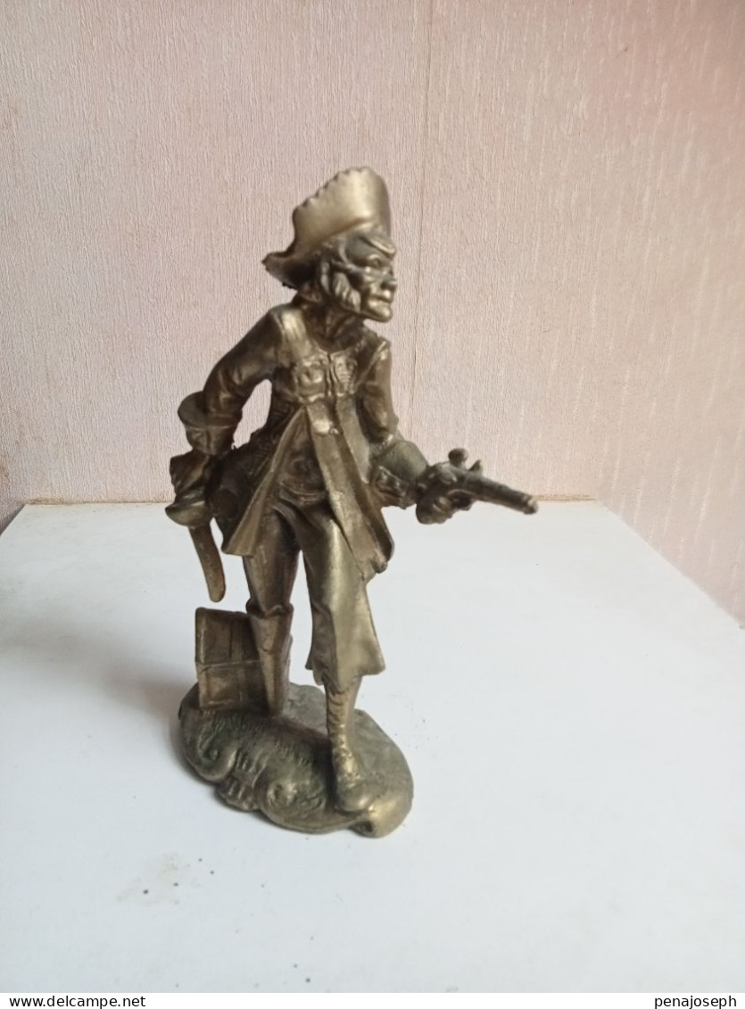 Statuette En Bronze Doré Pirate Hauteur 18,5 Cm - Bronzen