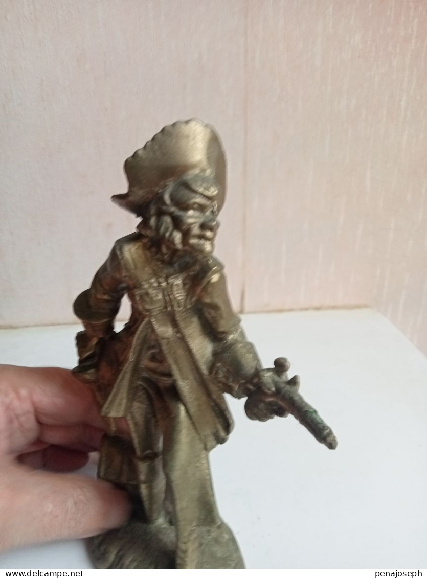 statuette en bronze doré pirate hauteur 18,5 cm