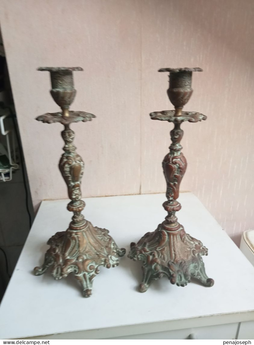 Deux Bougeoirs En Bronze XIXème Hauteur 28 Cm - Chandeliers, Candélabres & Bougeoirs