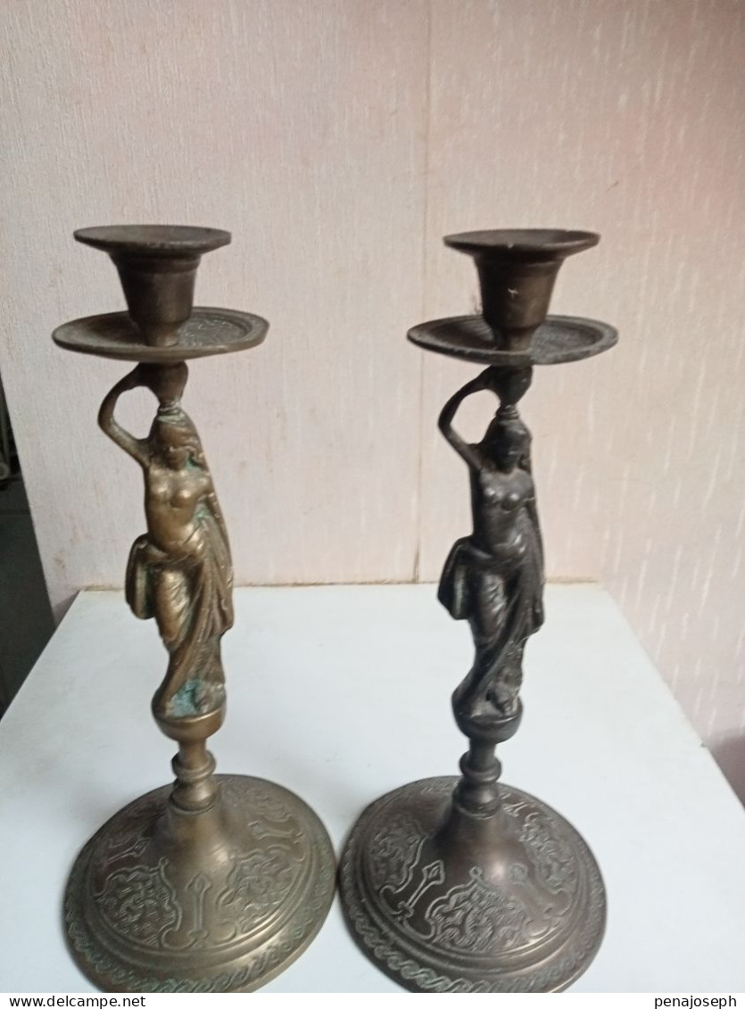 Deux Bougeoirs En Bronze XIXème Hauteur 25 Cm - Candelabri E Candelieri