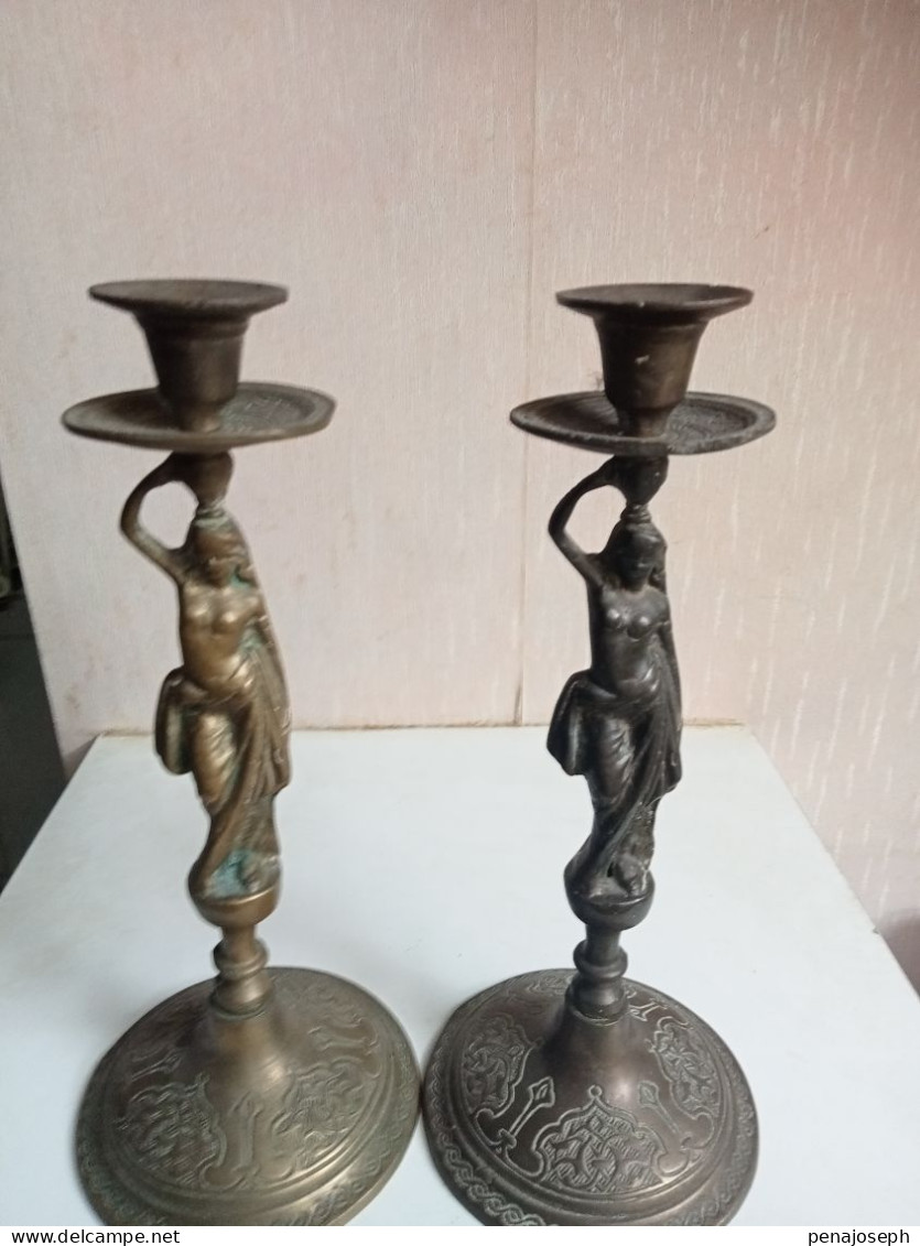 Deux Bougeoirs En Bronze XIXème Hauteur 25 Cm - Chandeliers, Candélabres & Bougeoirs