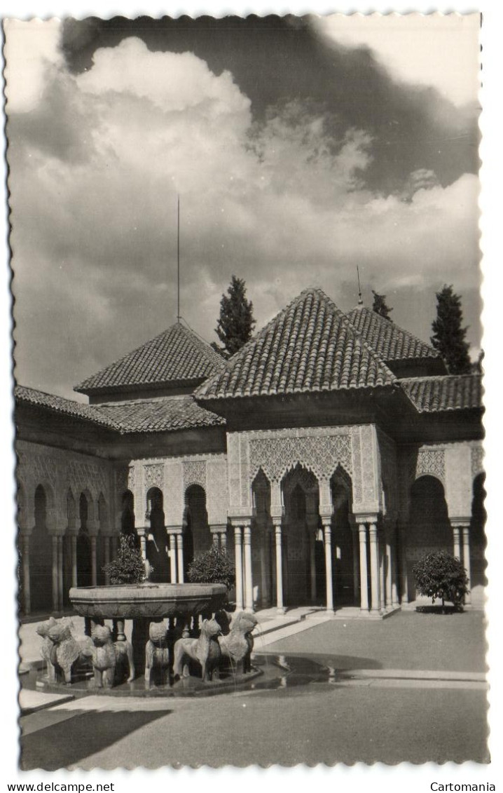 Granada - La Lahambra - Patio De Los Leones - Granada