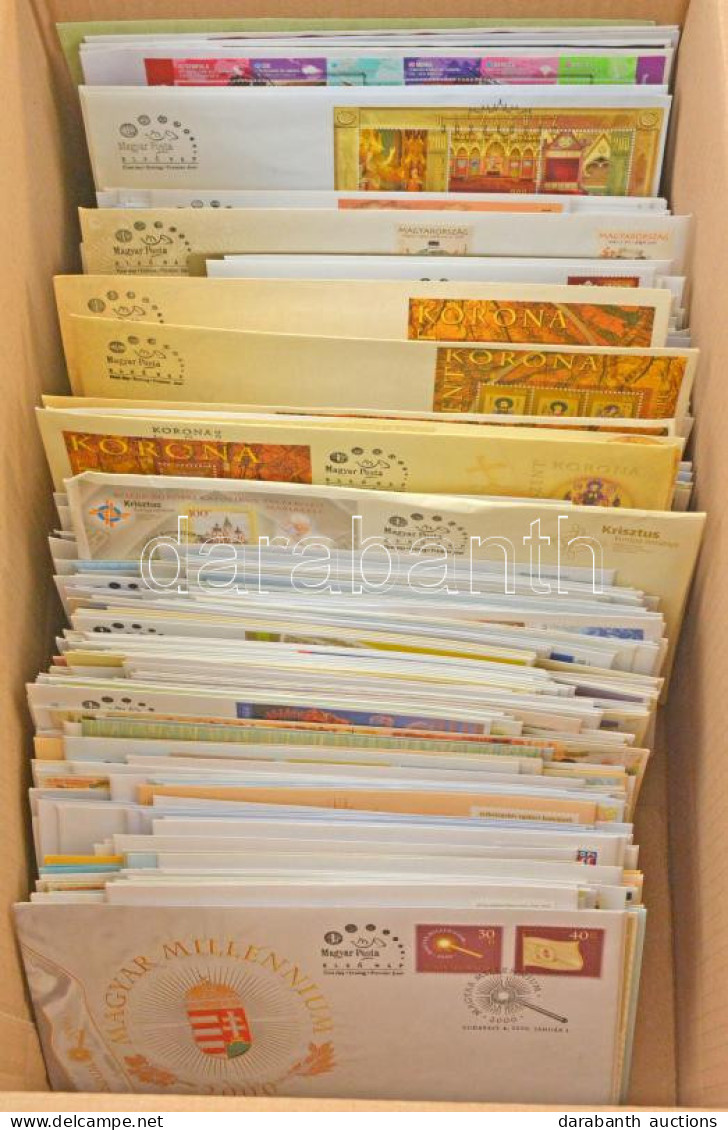 2000-2014 Tartalmas FDC Gyűjtemény Karton Dobozban (410.000) / FDC Collection In A Large Box - Otros & Sin Clasificación