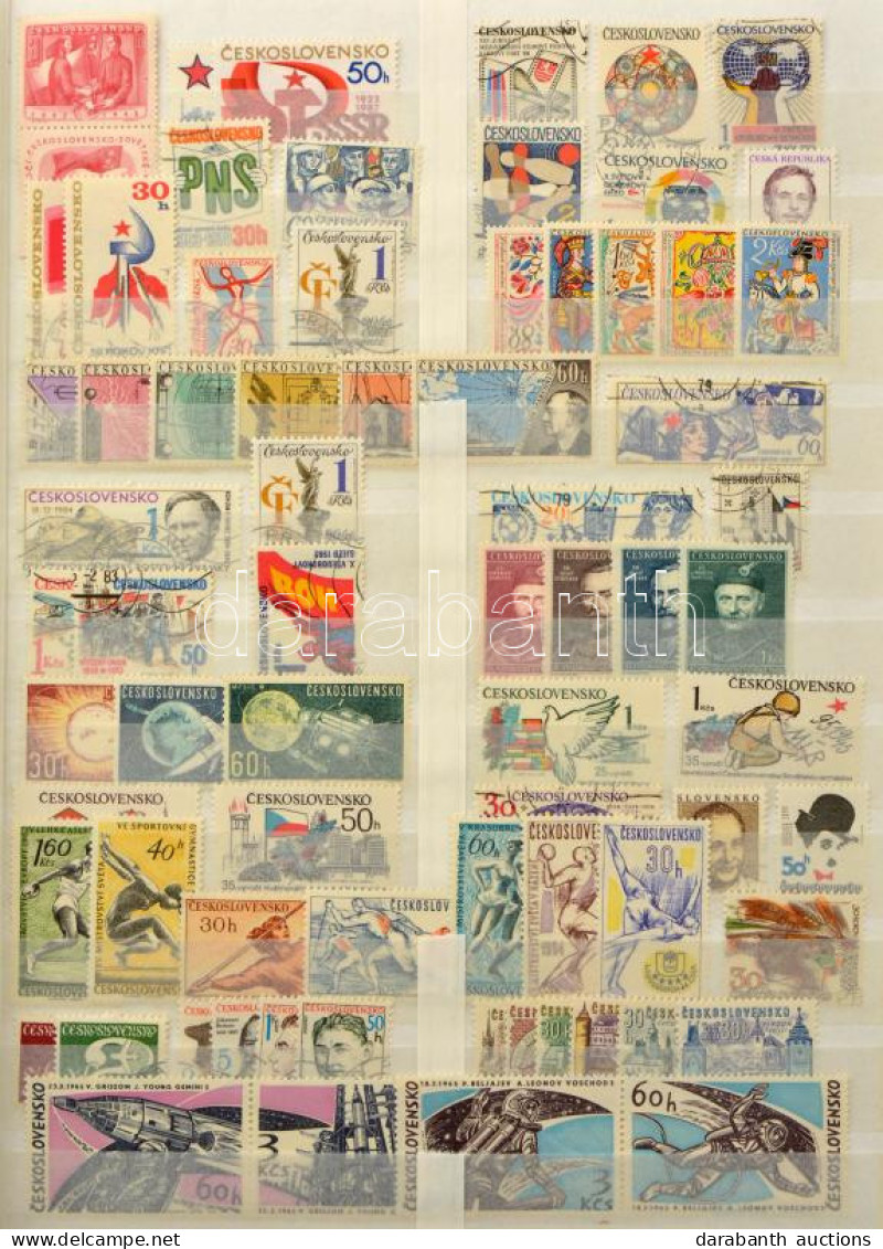 **, *, O Csehszlovákia Komplett Sorok, Egyedi Bélyegek, 10 Klf Blokk, Emlékív Stb. 4 Berakólapon / Czechoslovakia Lot On - Otros & Sin Clasificación