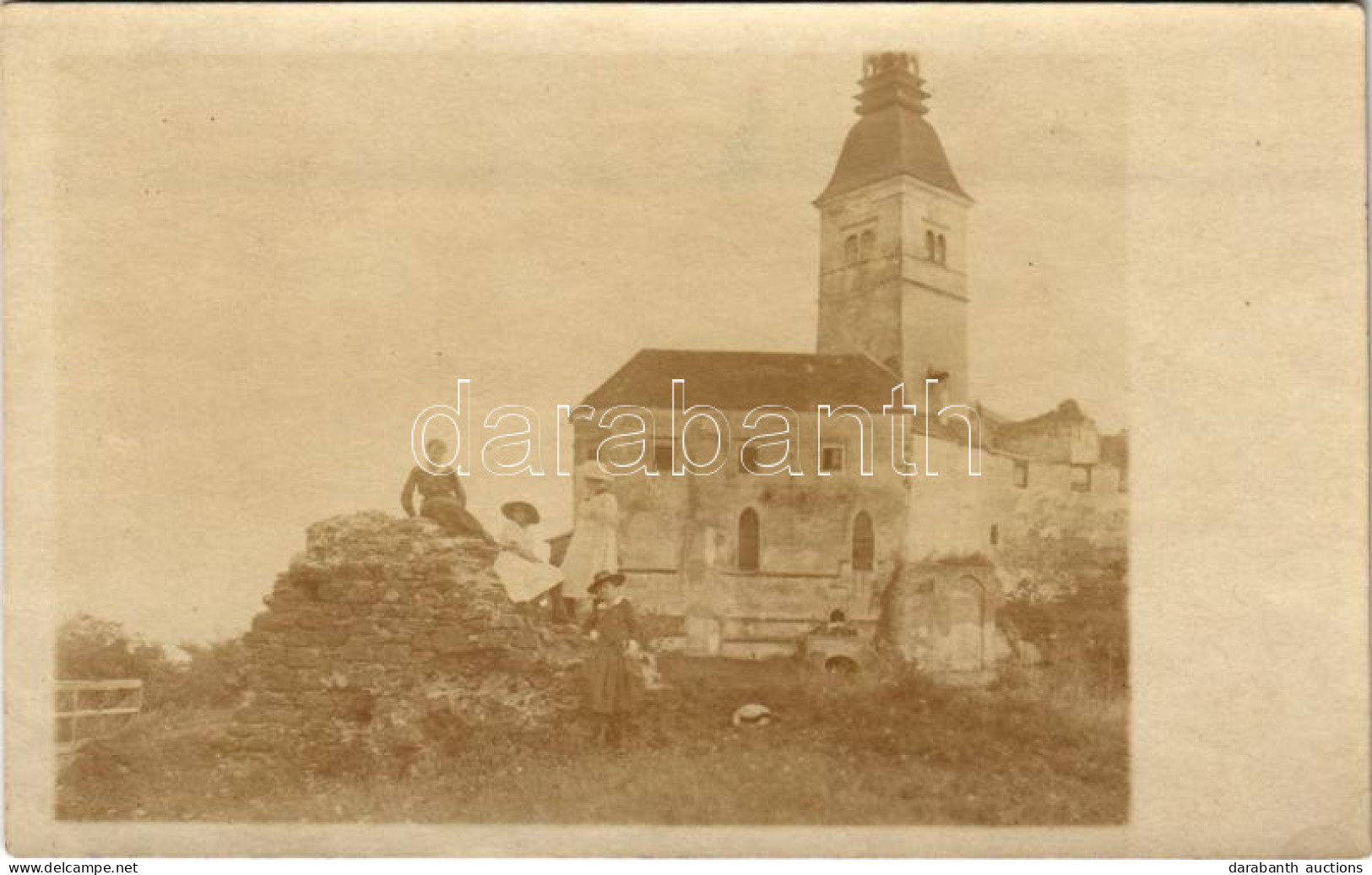 * T1 1919 Németújvár, Güssing; Vár Kirándulókkal / Schloss / Castle With Hiking Family. Photo - Non Classés