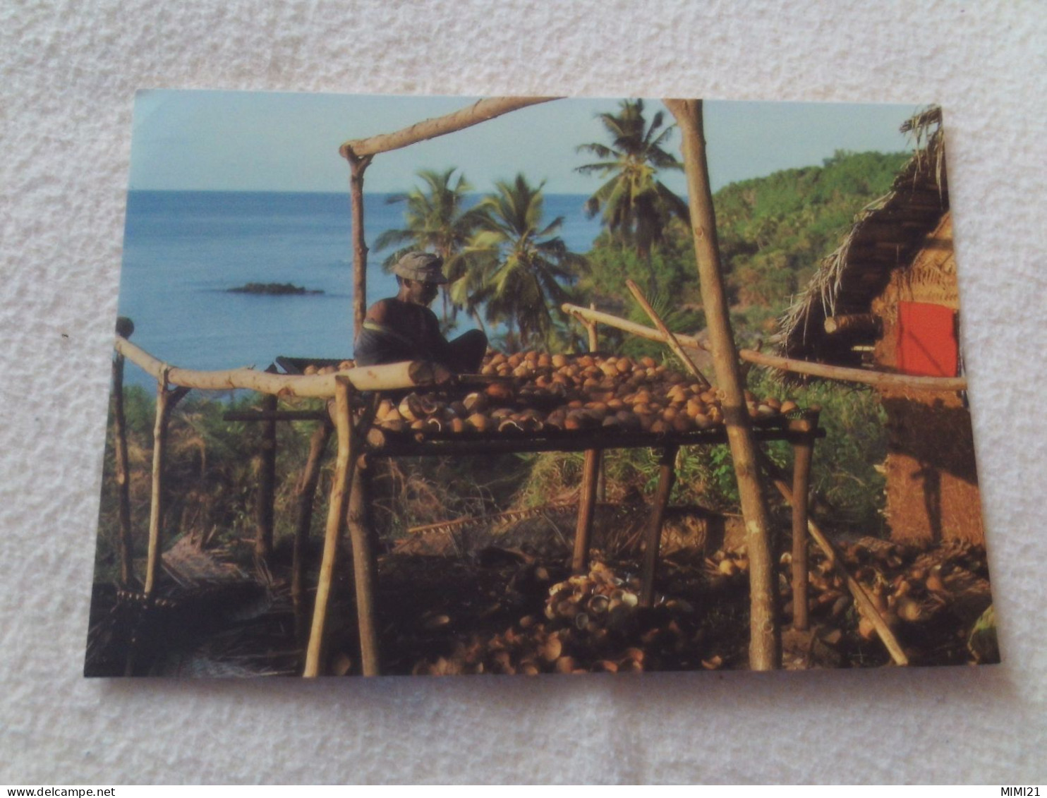 BELLE CARTE ......PREPARATEUR DE COPRAH....MOHELI - Comoros