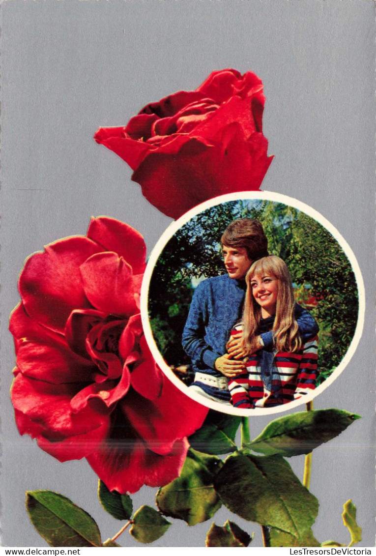 COUPLE - Un Couple Et Des Roses - Colorisé - Carte Postale - Paare