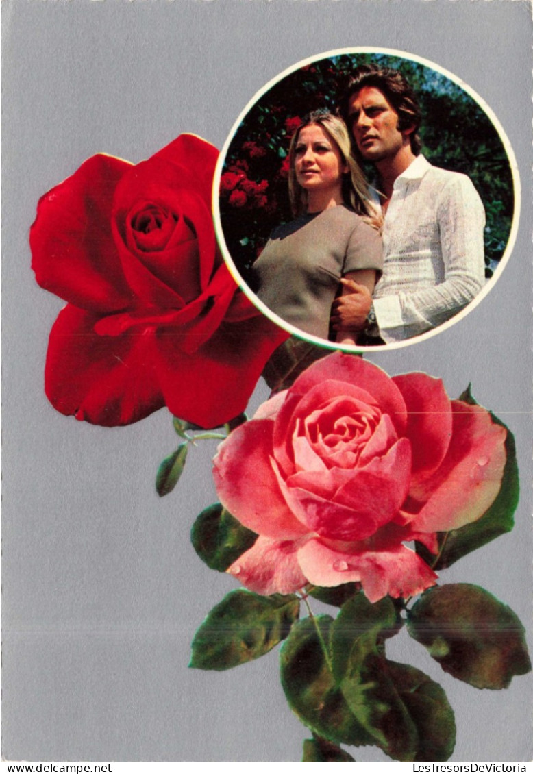 COUPLE  - Un Couple Et Des Roses - Un Homme Avec Une Chemise Blanche - Colorisé - Carte Postale - Paare