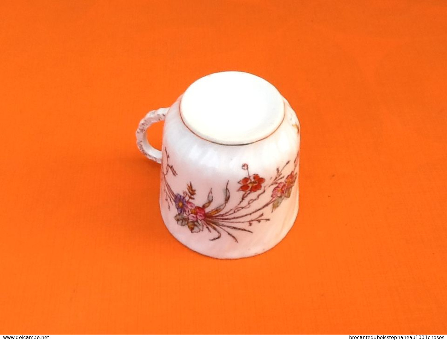 Tasse / Soucoupe à Café Ancienne Porcelaine Blanche Décor Floral / Papillon - Andere & Zonder Classificatie