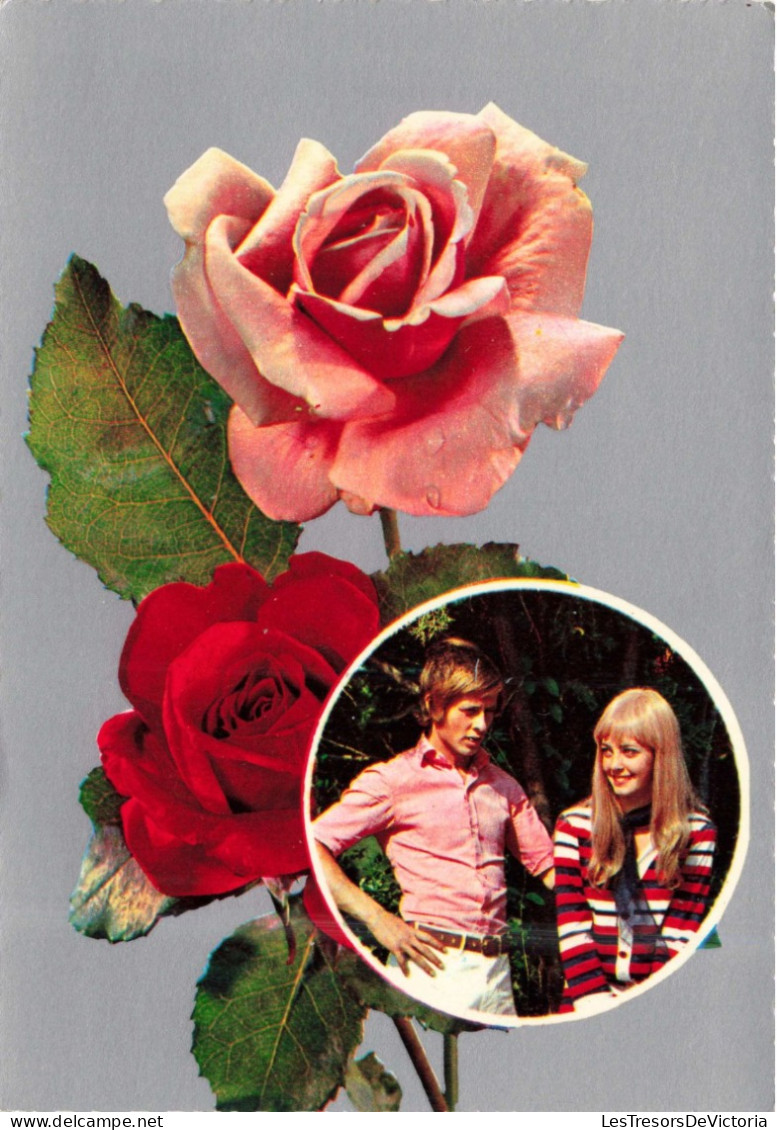 COUPLE - Un Couple Et Des Roses - Femme Blonde - Colorisé - Carte Postale - Paare