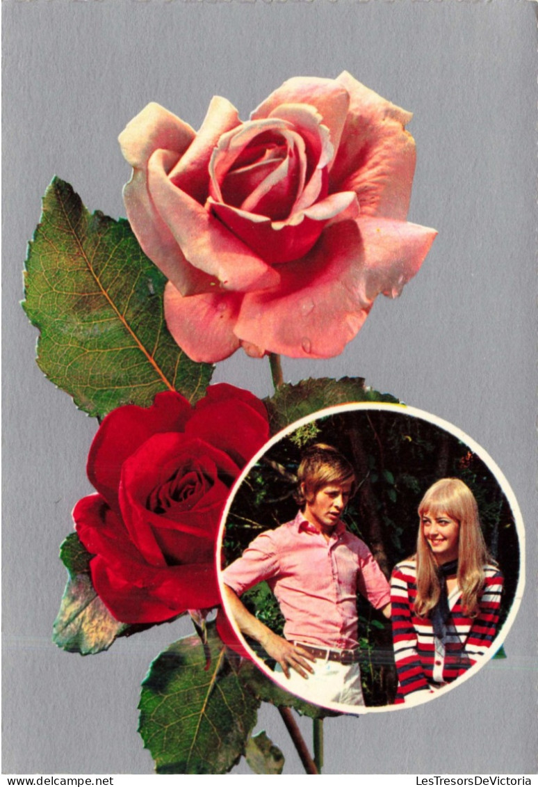 COUPLE - Un Couple Et Des Roses - Femme Blonde - Colorisé - Carte Postale - Paare