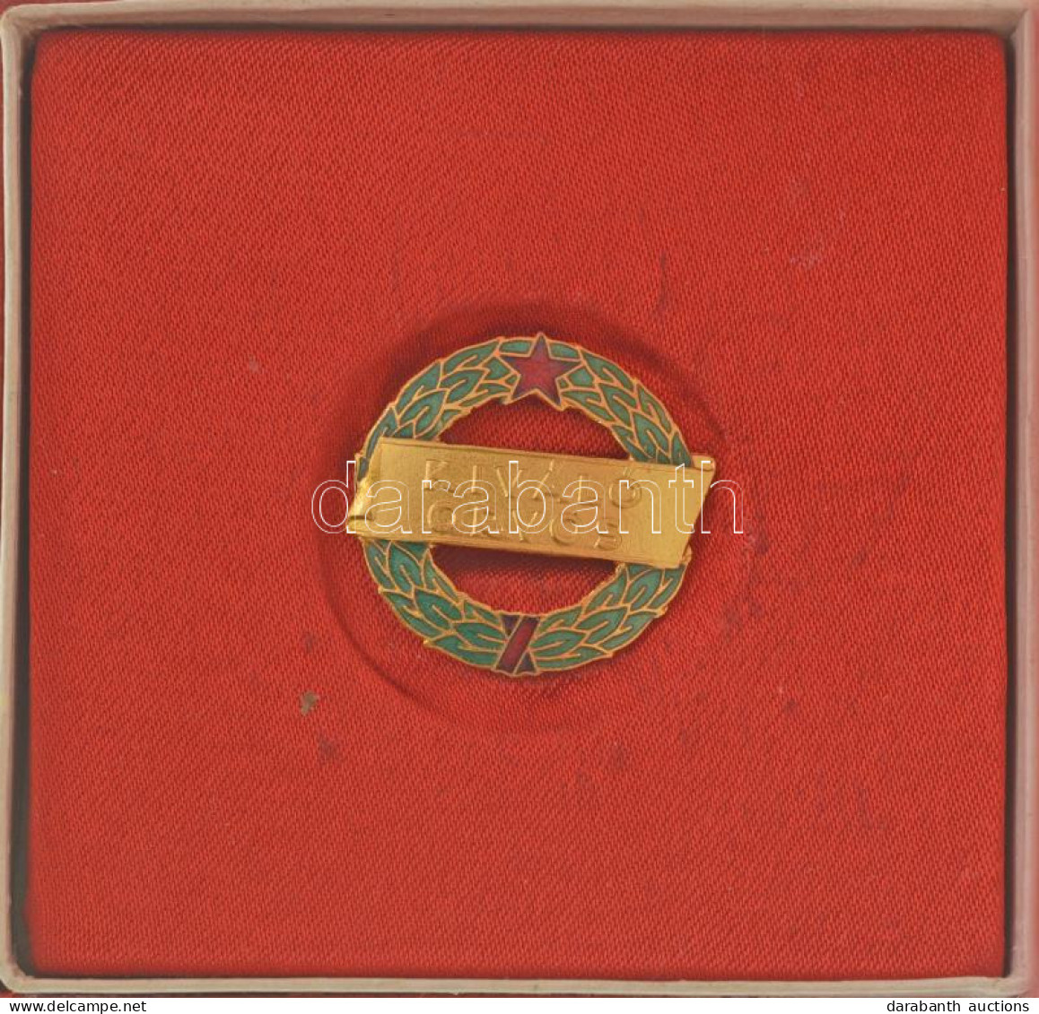 1984. "Kiváló Orvos" Zománcozott, Aranyozott Bronz Jelvény Eredeti Tokban (~25mm) T:AU - Unclassified