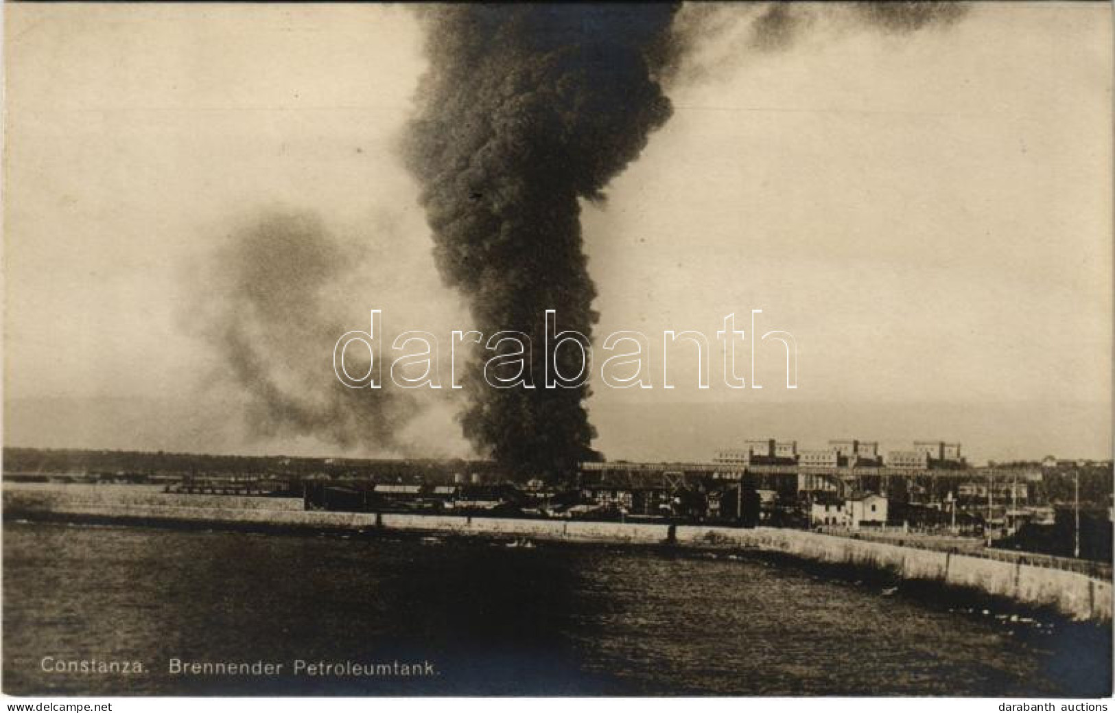 ** T1 Constanta, Constanza; Brennender Petroleumtank / Burning Petroleum Tank, Oil Field. Photo - Unclassified