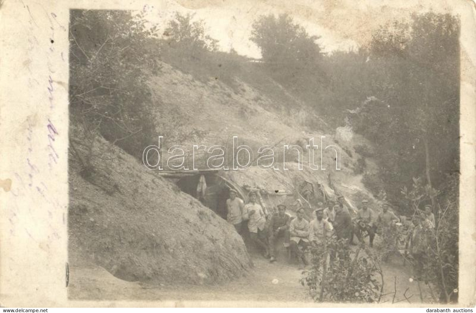 T2/T3 1915 Osztrák-magyar Katonák Földbe Vájt Bunkernél / WWI Austro-Hungarian Soldiers Next To The Trench, Photo (fl) - Unclassified