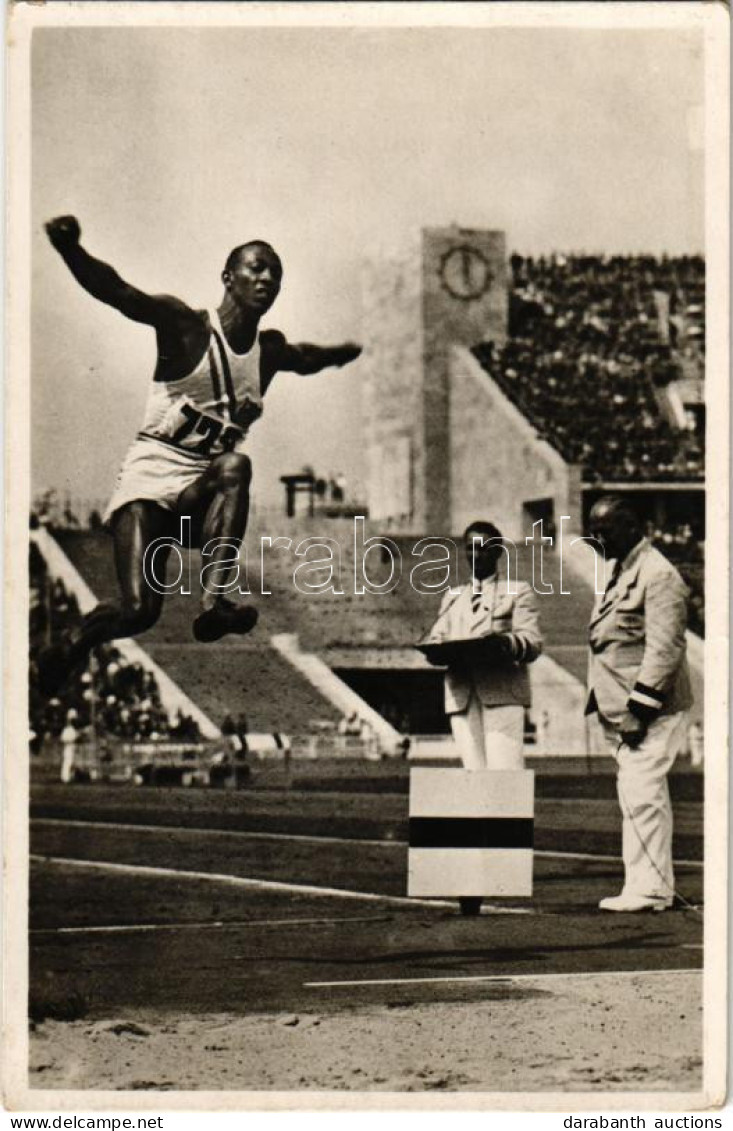 ** T2/T3 1936 Berlin, Olympische Spiele. Jesse Owens (USA) Erringt Im Weitsprung Die Goldmedaille (Atlantic-Photo) / Sum - Ohne Zuordnung