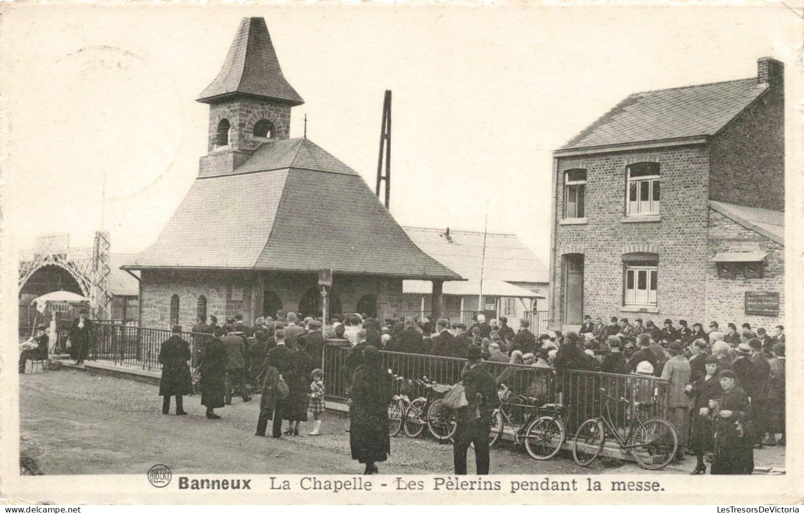 BELGIQUE - Banneux  - La Chapelle - Les Pèlerins Pendant La Messe - Animé - Carte Postale Ancienne - Sprimont