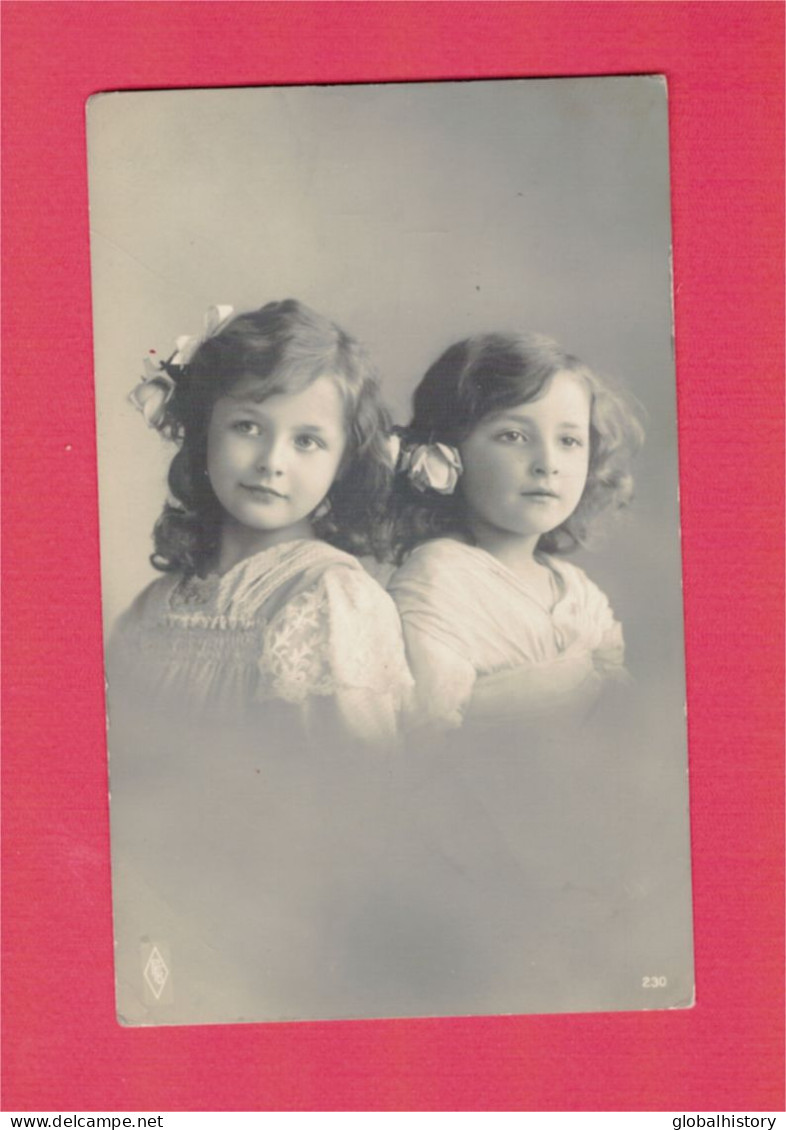 XB1090 JEUNE FILLE  FILLETTE , ENFANT, GIRL , FAMOUS CHILDMODEL 1920 KATHERINE ASHTON WITH FRIEND - Portraits