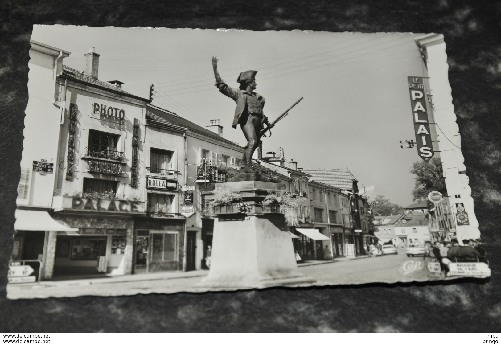 A2948   REMIREMONT . Le Monument Du Volontaire De 1792 - Remiremont