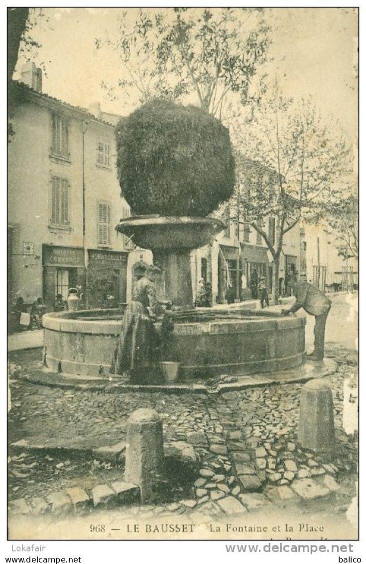 83 - Le Beausset, La Fontaine Et La Place - Le Beausset