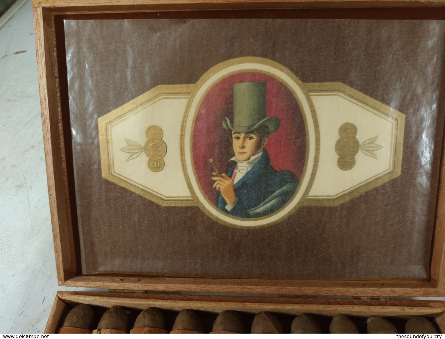 Sigarenbanden + Kist  Unico Vanderelst 20 Stuks - Empty Cigar Cabinet