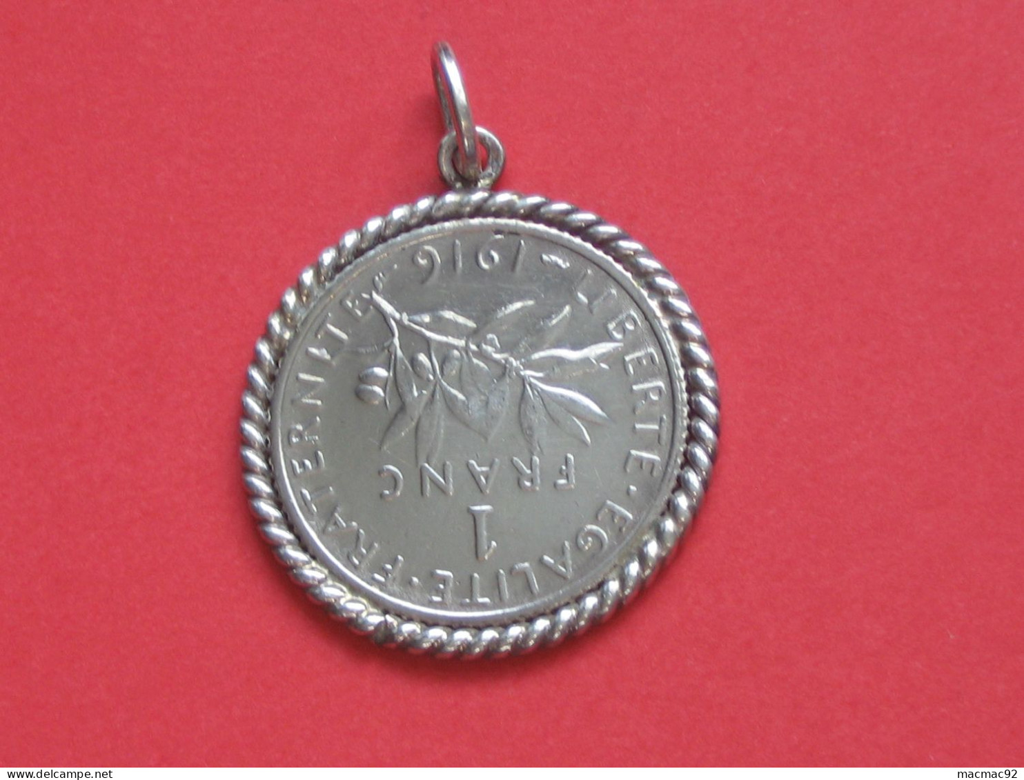 Joli Pendentif Avec Une Pièce De 1 Franc En Argent -Semeuse De 1916   ***** EN ACHAT IMMEDIAT *** - Pendenti