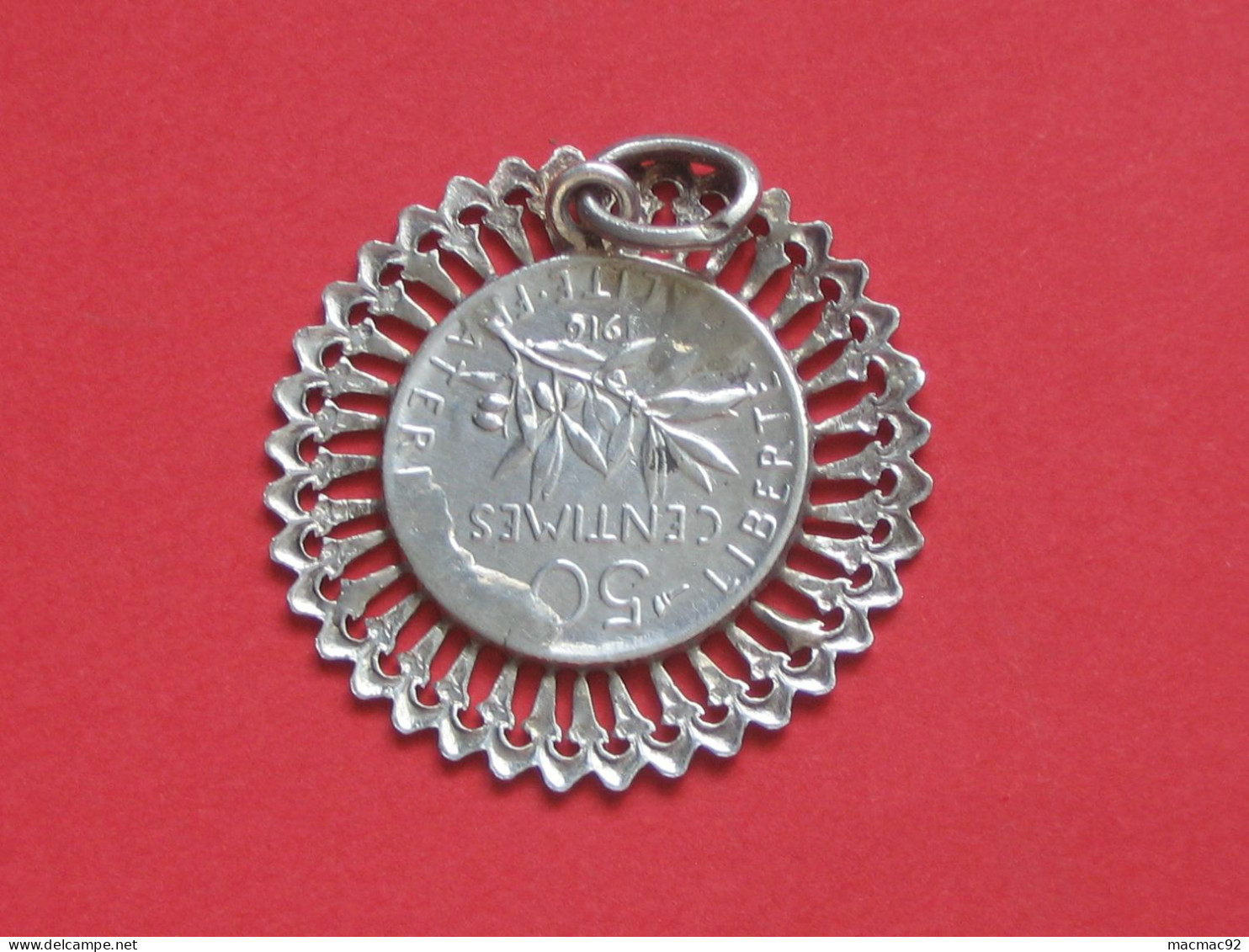 Joli Pendentif Avec Une Pièce De 50 Centimes En Argent - Semeuse De 1916   ***** EN ACHAT IMMEDIAT *** - Pendenti