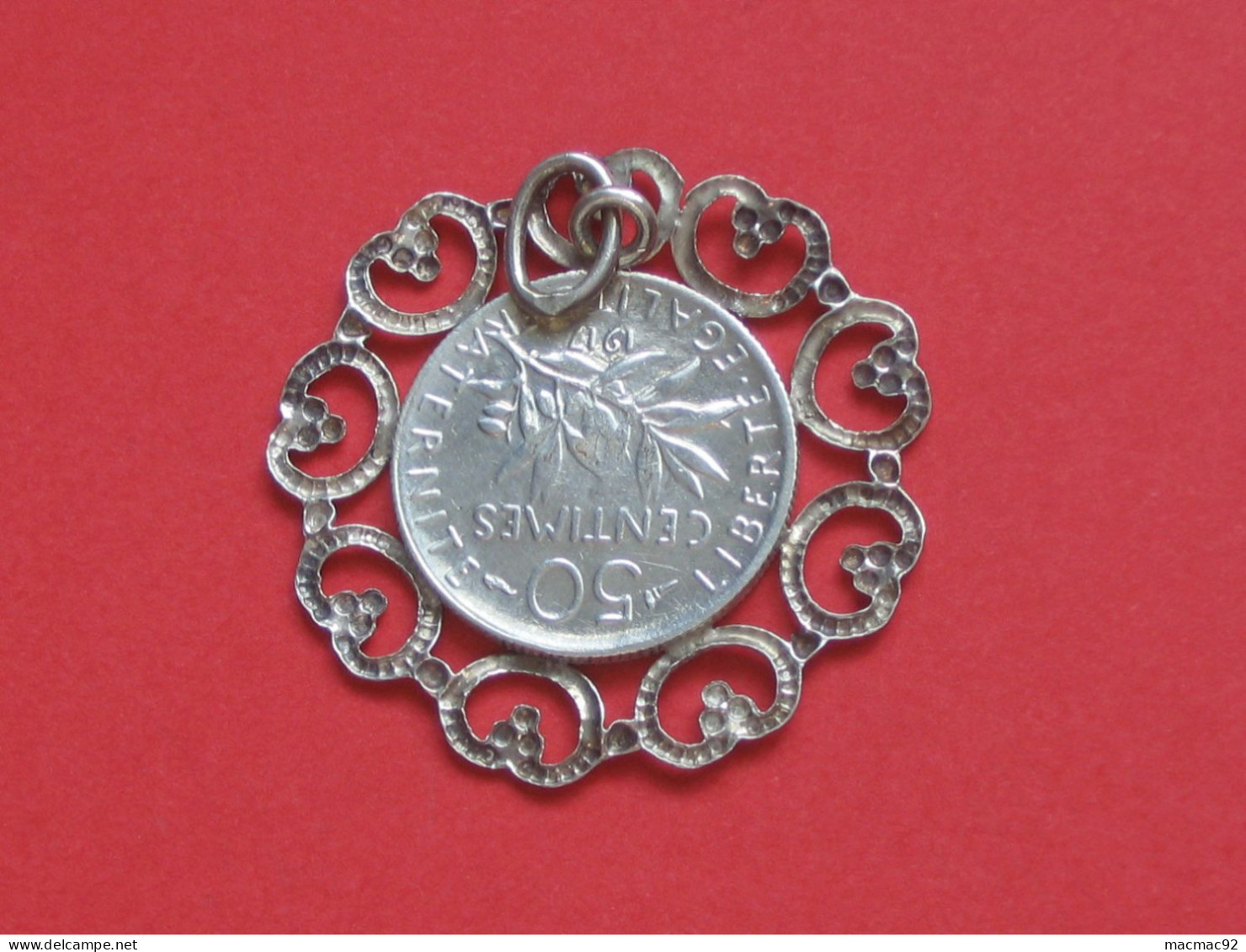 Joli Pendentif Avec Une Pièce De 50 Centimes En Argent - Semeuse De 1917   ***** EN ACHAT IMMEDIAT *** - Pendants