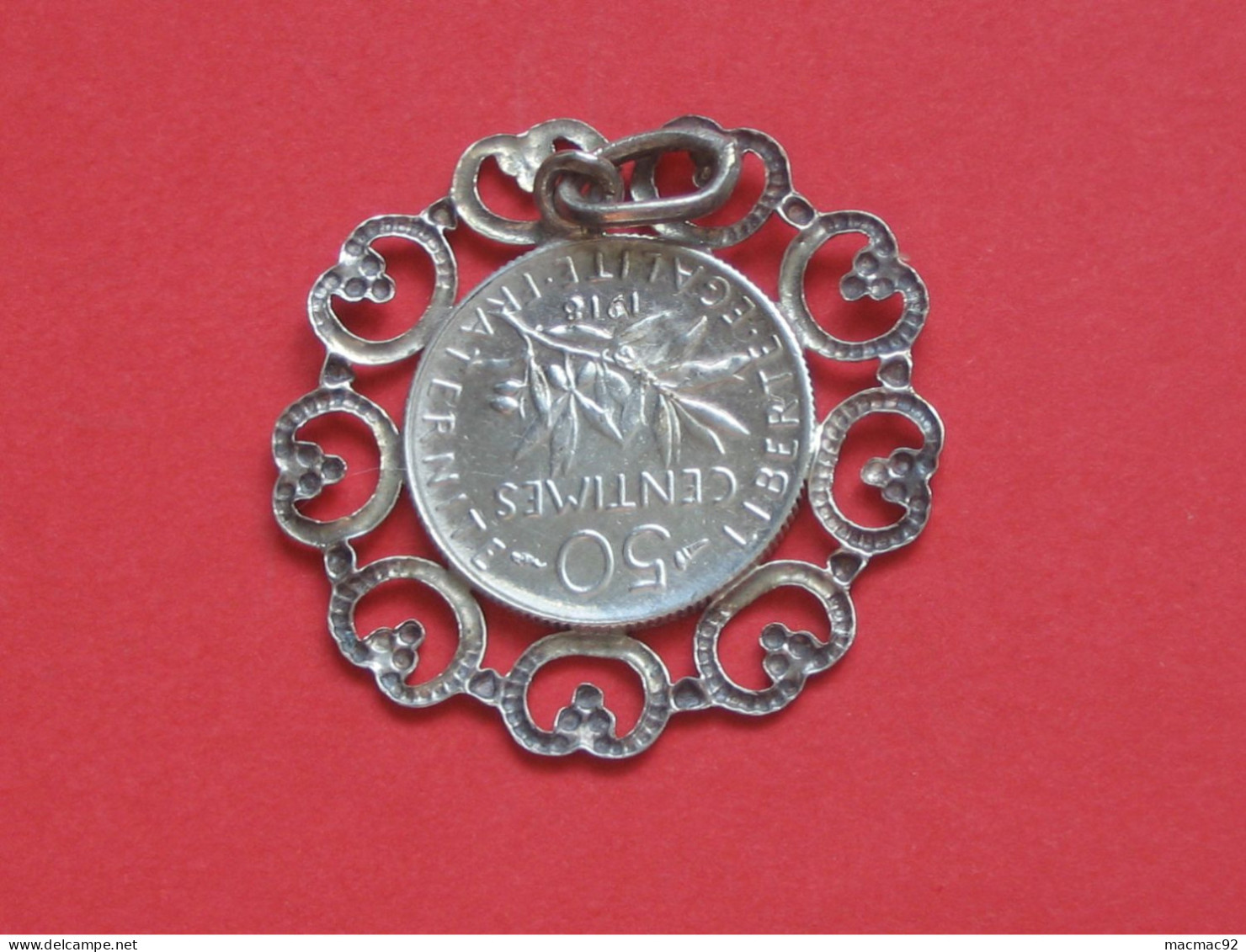 Joli Pendentif Avec Une Pièce De 50 Centimes En Argent - Semeuse De 1918   ***** EN ACHAT IMMEDIAT *** - Pendants