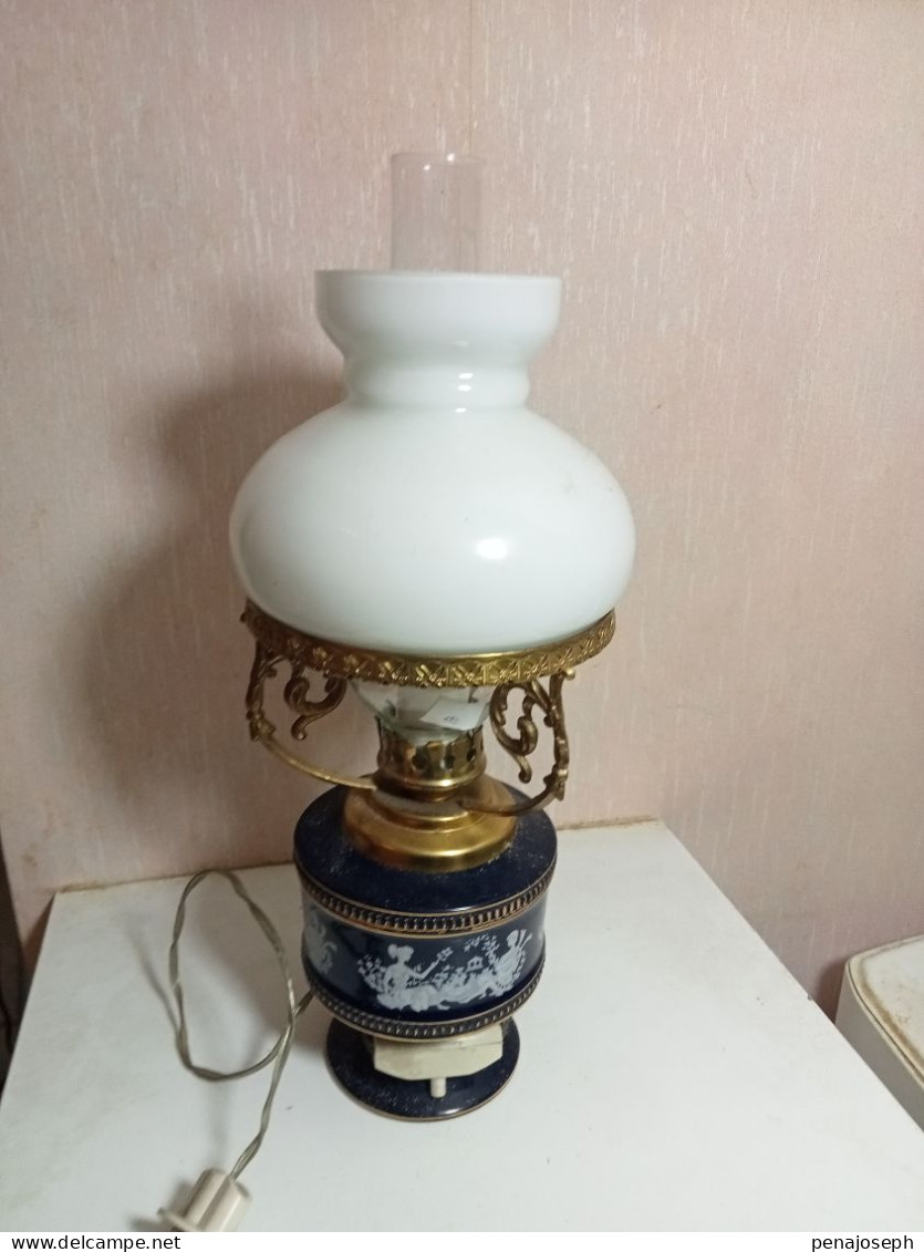 Lampe Ancienne En Porcelaine Opaline Et Bronze Doré Hauteur 35 Cm - Lantaarns & Kroonluchters