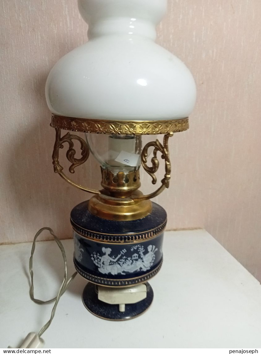 Lampe ancienne en porcelaine opaline et bronze doré hauteur 35 cm