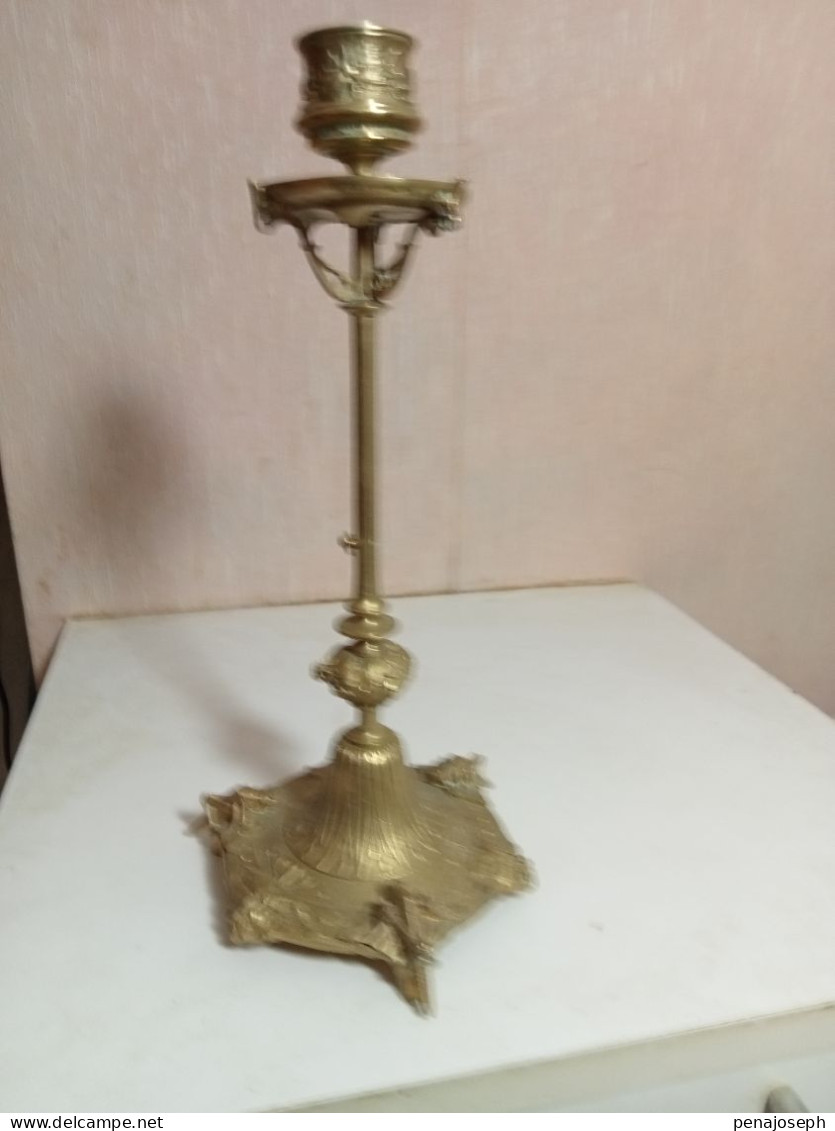 Bougeoir En Bronze Doré Du XIXème Hauteur 24 Cm - Kandelaars, Kandelaars & Kandelaars