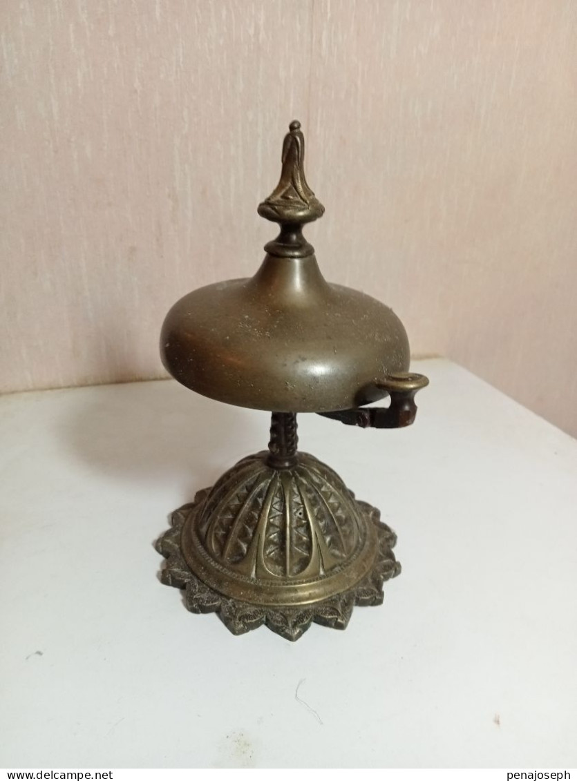 Cloche D'acueil En Bronze Hauteur 17 Cm - Bells