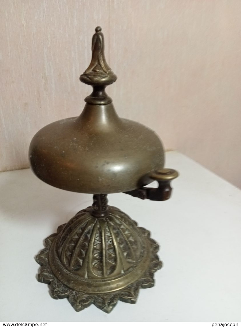 Cloche D'acueil En Bronze Hauteur 17 Cm - Glocken