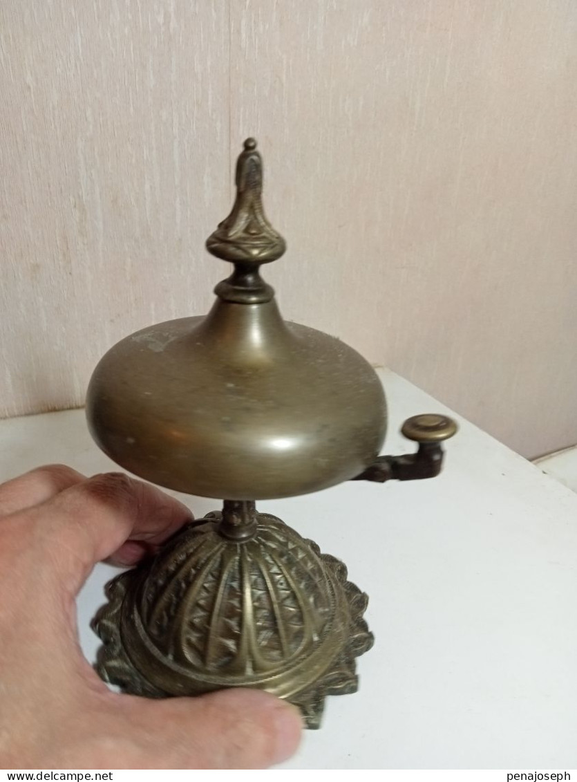 cloche d'acueil en bronze hauteur 17 cm