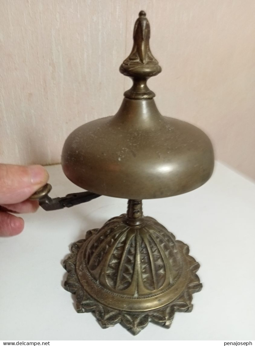 cloche d'acueil en bronze hauteur 17 cm