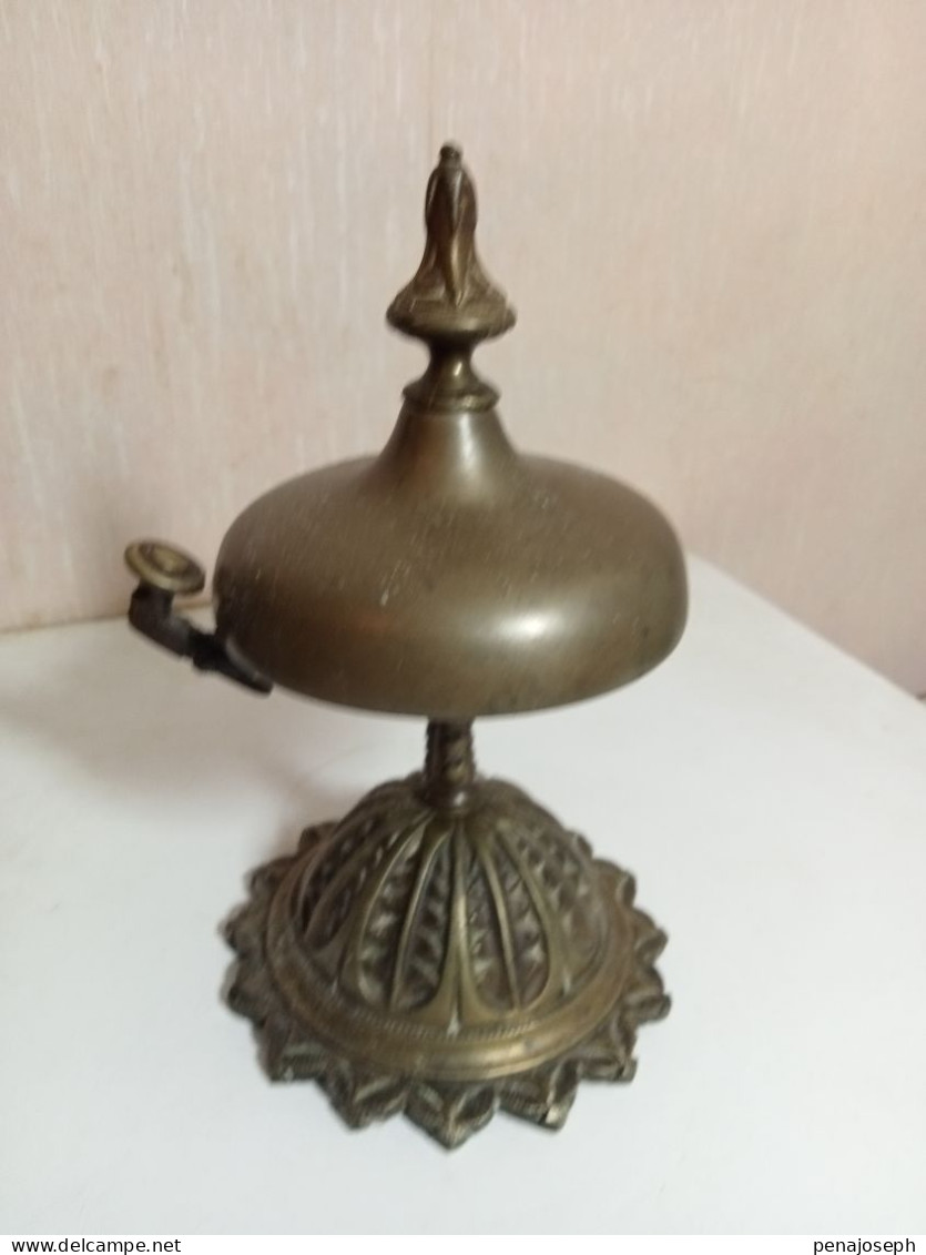 cloche d'acueil en bronze hauteur 17 cm