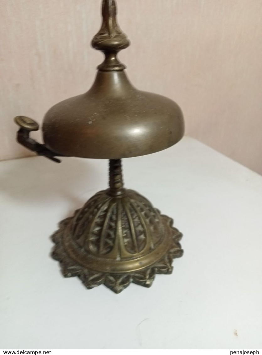 cloche d'acueil en bronze hauteur 17 cm