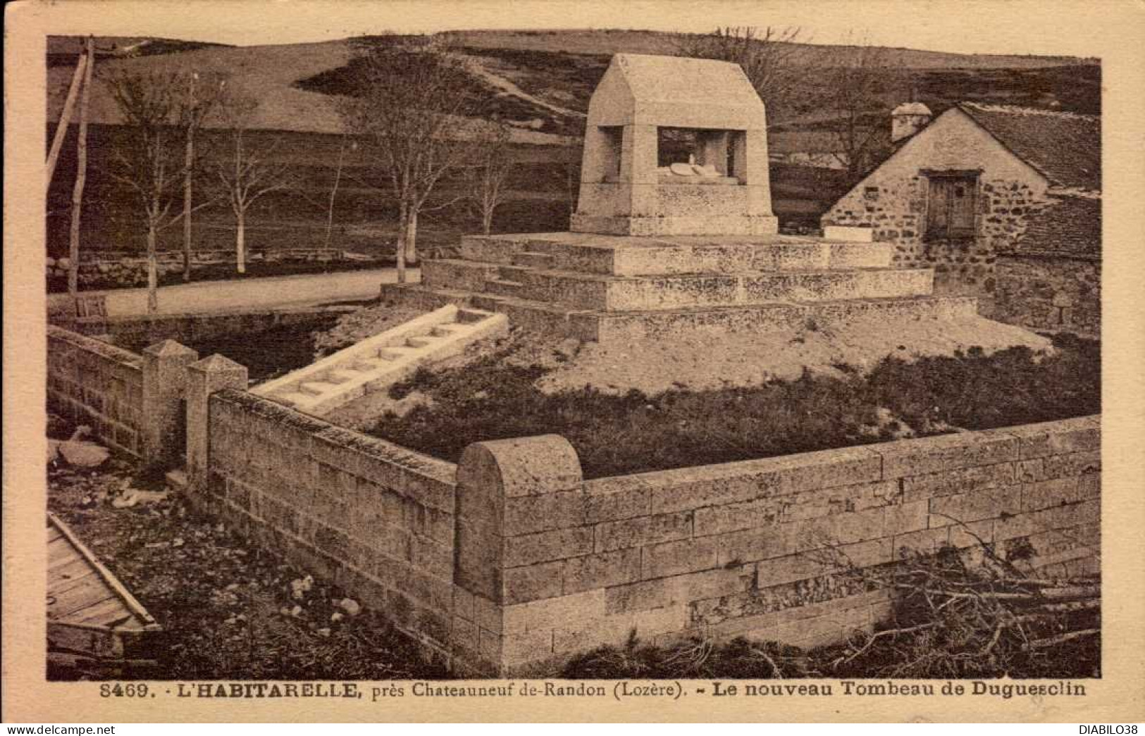 L ' HABITARELLE , PRES DE CHATEAUNEUF-DE-RANDON   ( LOZERE )     LE NOUVEAU TOMBEAU DE DUGUESCLIN - Chateauneuf De Randon