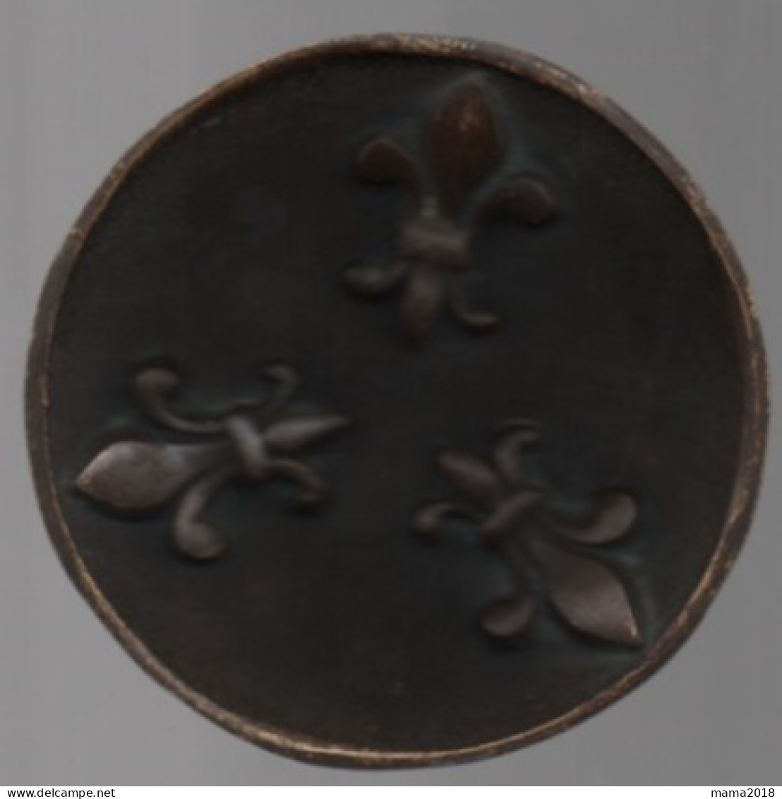 Bronze Ancienne  Coupelle  Décor Fleurs De Lys  10.5 Cm - Bronzi