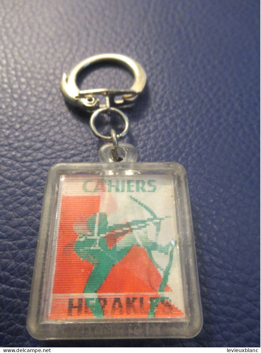 Porte-Clé Publicitaire Ancien /Papeterie   / " Cahiers HERAKLES " / Avec Archer Mobile/Vers 1960-1970           POC740 - Key-rings