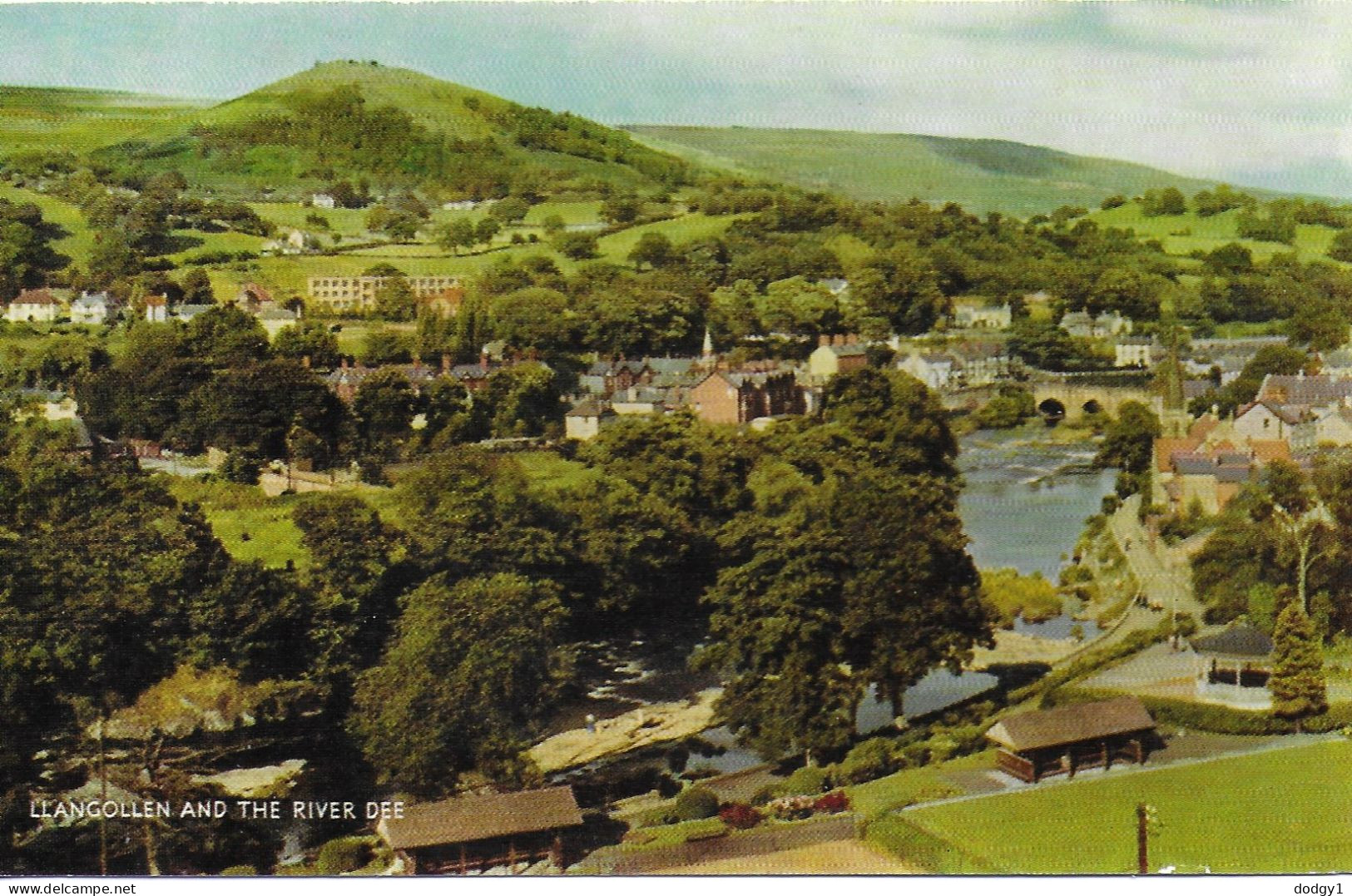 LLANGOLLEN AND THE RIVER DEE, CLWYD, WALES. UNUSED POSTCARD   Pm9 - Denbighshire